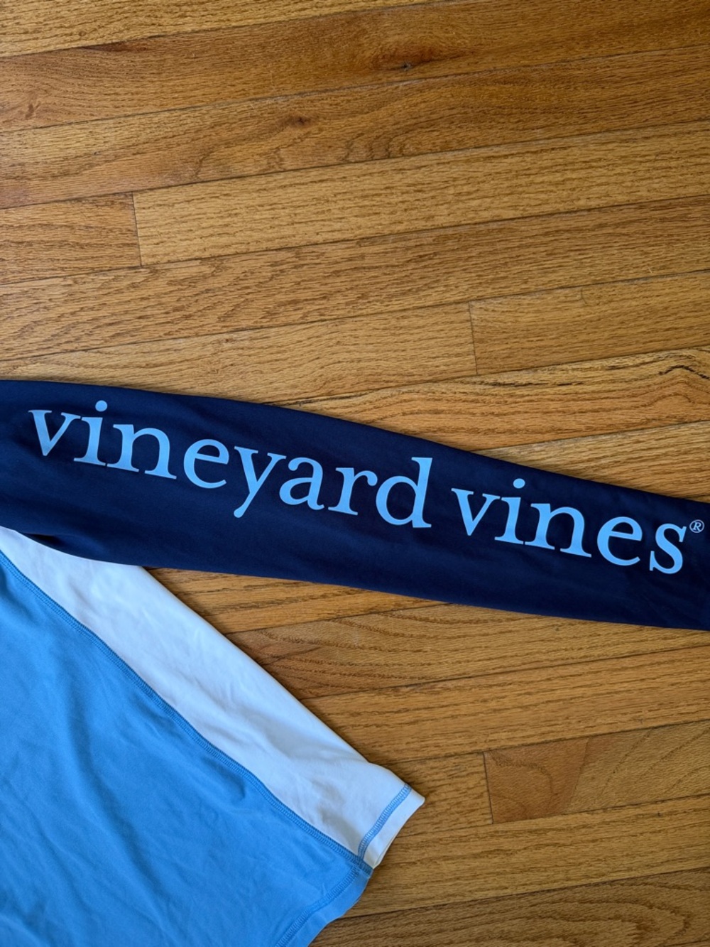 Vineyard Vines Men’s Long-Sleeve Rash Guard - Picture 3 of 4